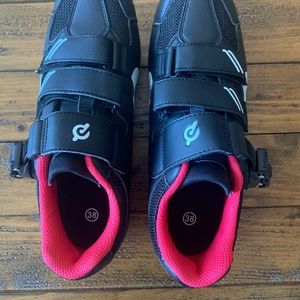 Size 38 Peloton bike shoes